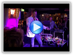 Johnny Valentino a.k.a. Wally Preyll allround entertainer te boeken bij www.johnnyvalentino.eu