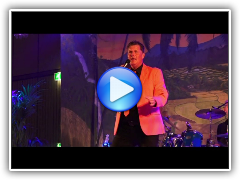 Johnny Valentino a.k.a. Wally Preyll allround entertainer te boeken bij www.johnnyvalentino.eu